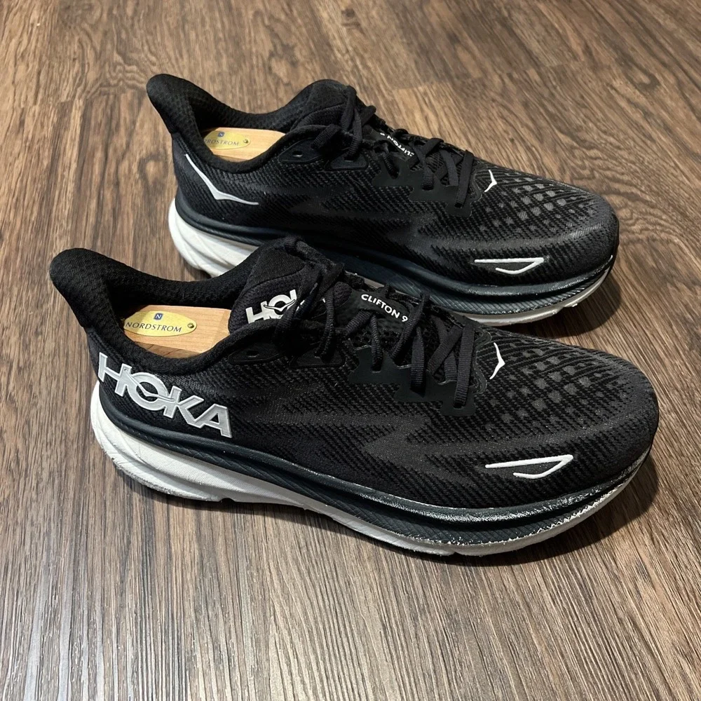 Hoka Men's Clifton 9 Lace Up Athletic Running Shoes Black/White Size 10.5 2E